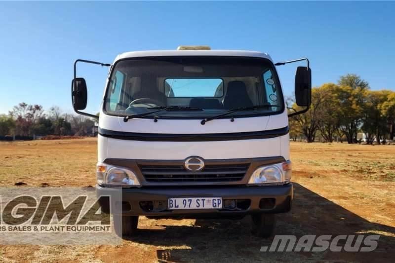 Hino 300 Roll Back Další