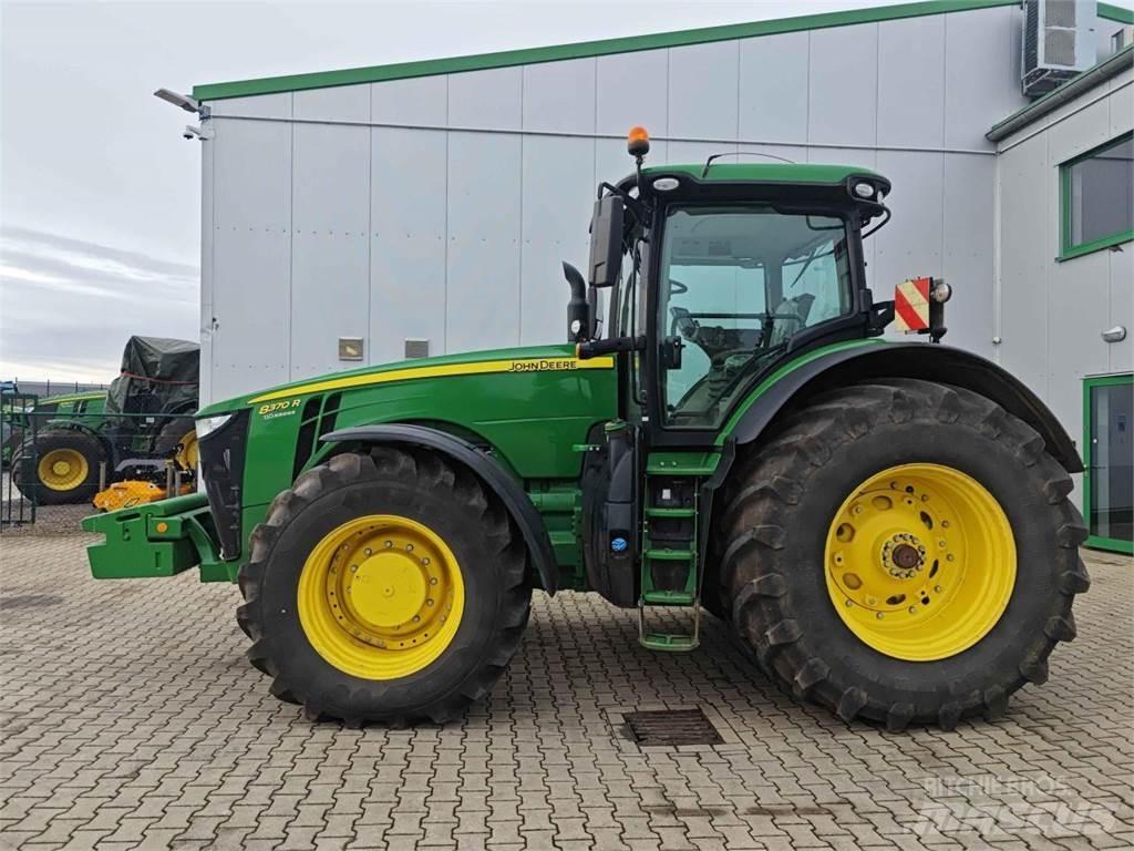 John Deere 8370R Traktory