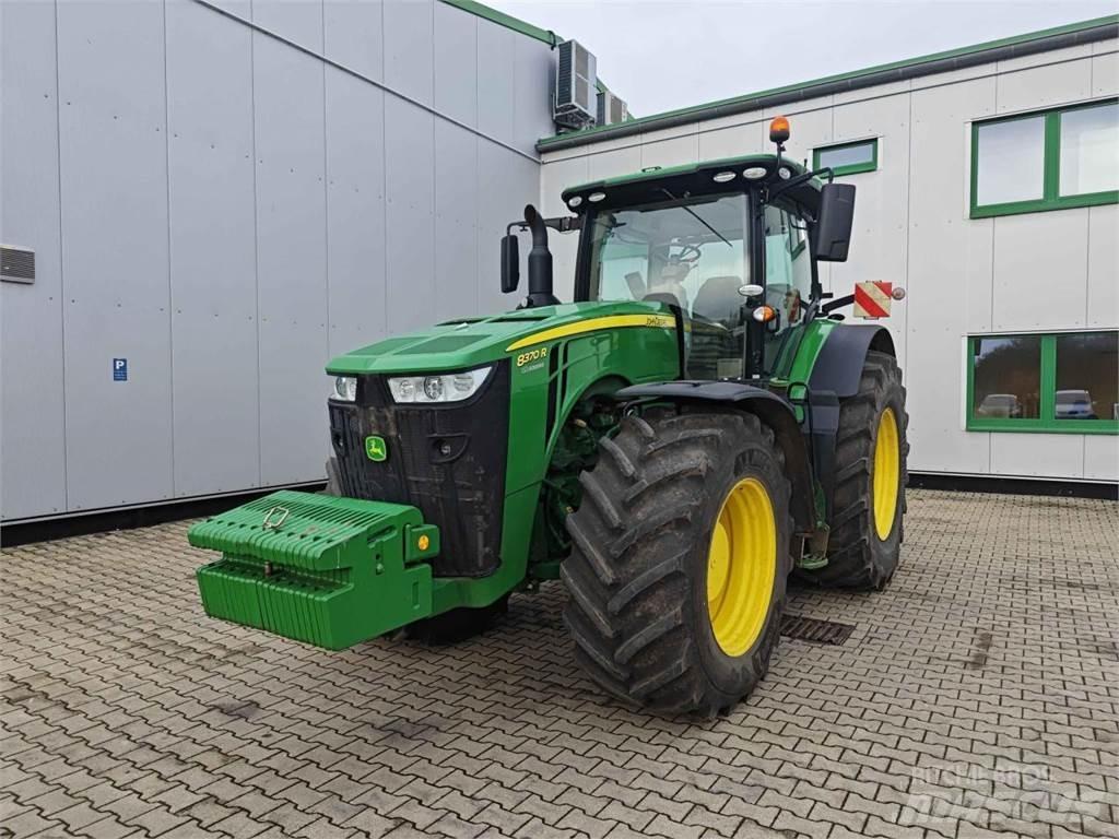 John Deere 8370R Traktory