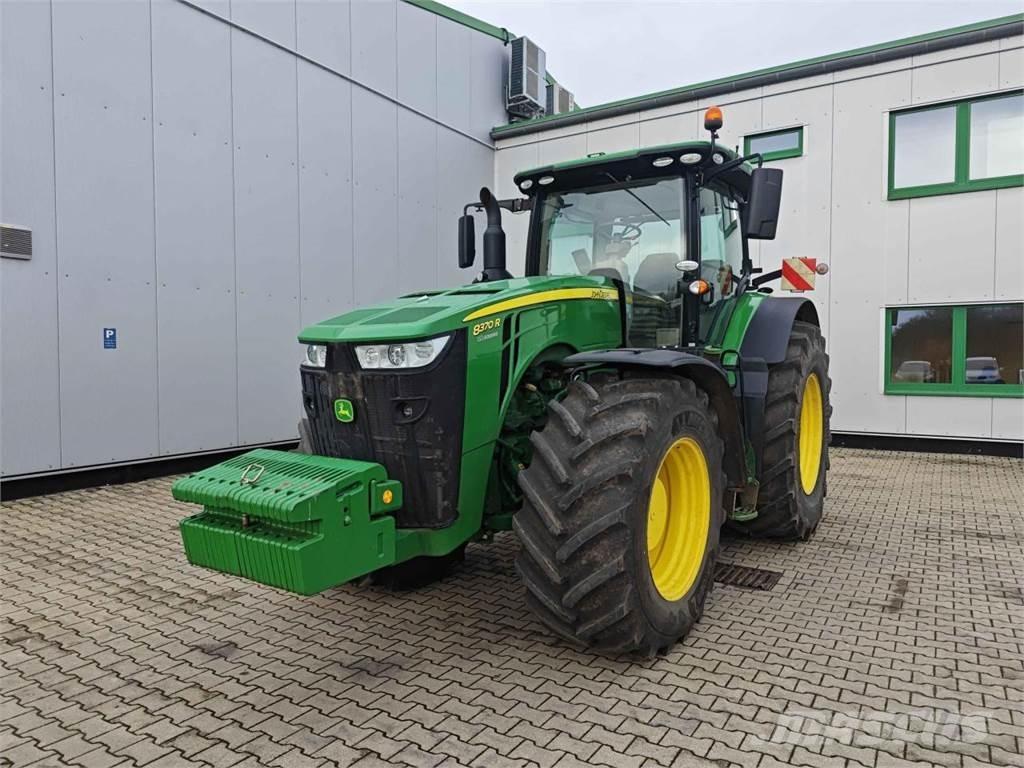 John Deere 8370R Traktory