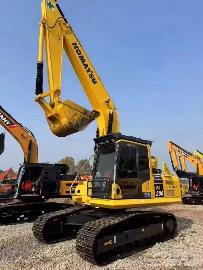 Komatsu PC 200 Pásová rýpadla