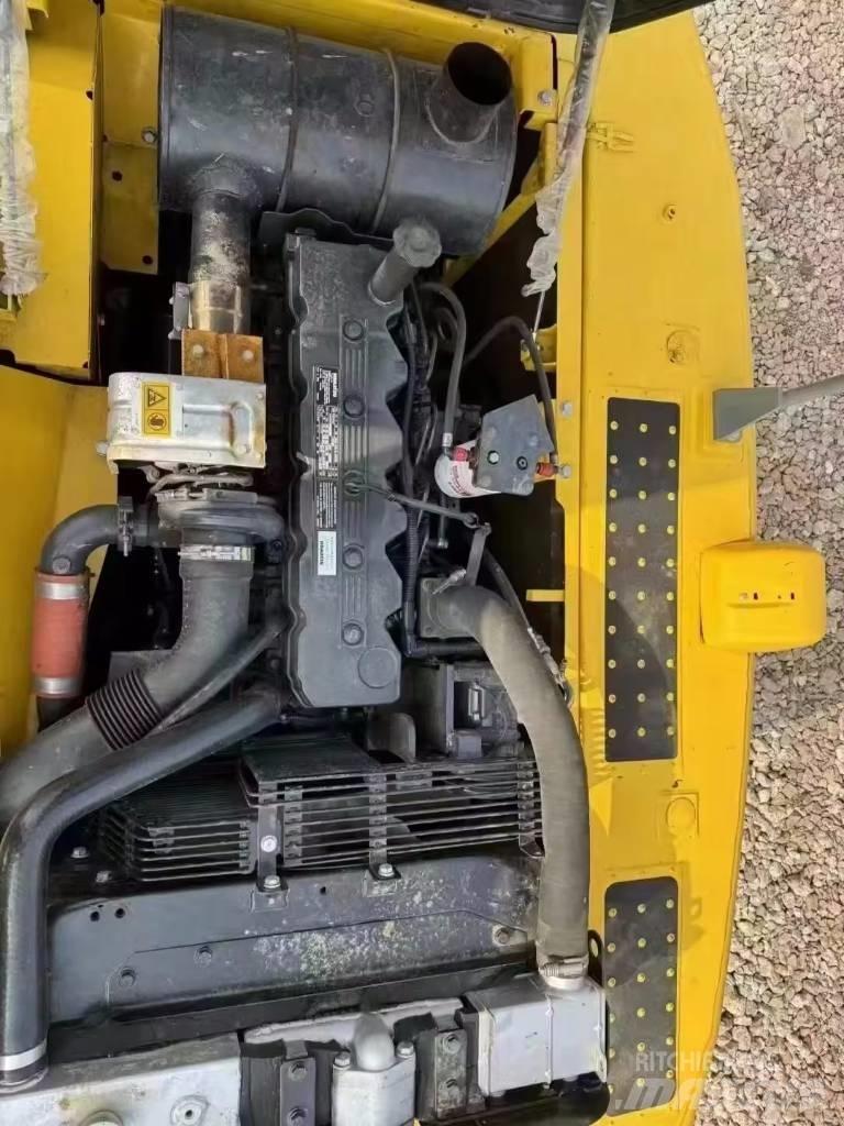 Komatsu PC 200 Pásová rýpadla