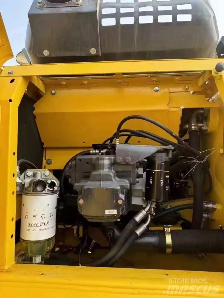 Komatsu PC 200 Pásová rýpadla
