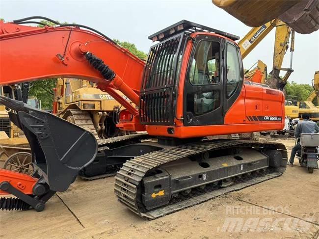 Doosan DX 225 LCA Pásová rýpadla