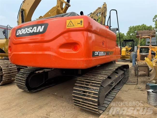 Doosan DX 225 LCA Pásová rýpadla