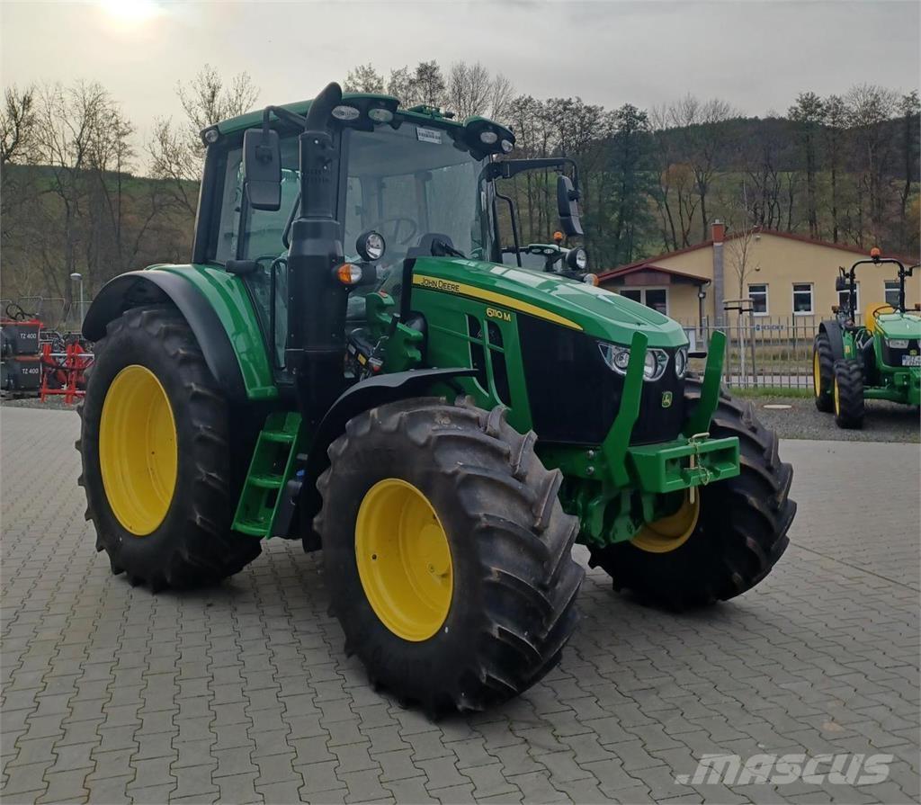 John Deere 6110M Traktory