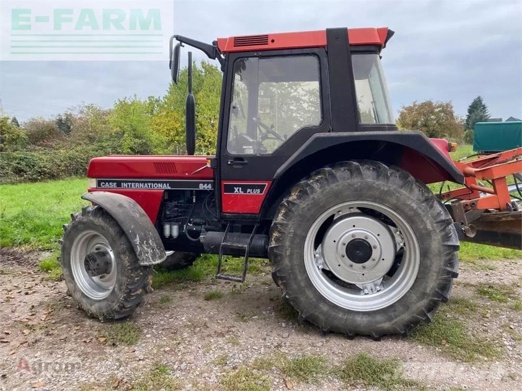 Case IH 844 a Traktory