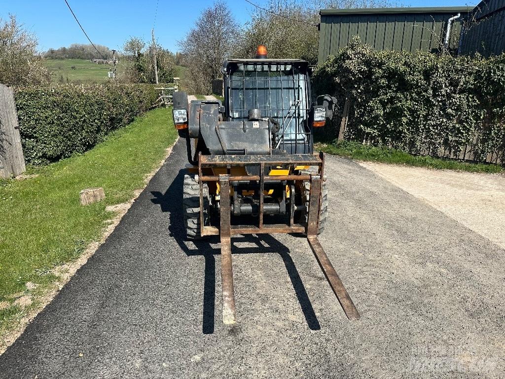 JCB 520-40 Teleskopické manipulátory