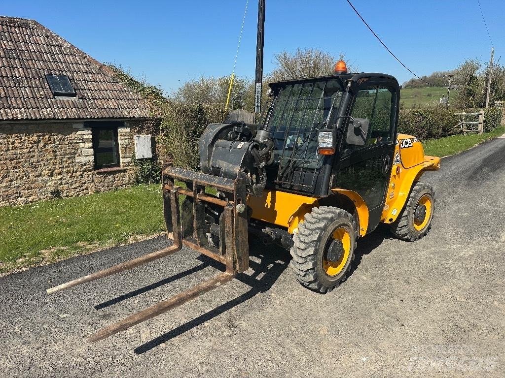 JCB 520-40 Teleskopické manipulátory