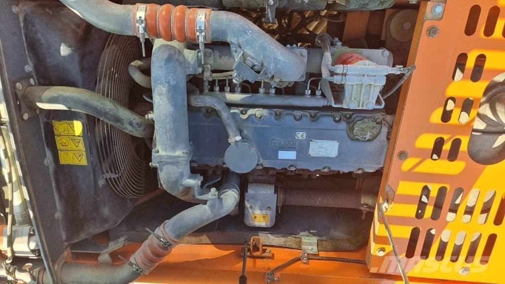 Doosan DX 225 Pásová rýpadla