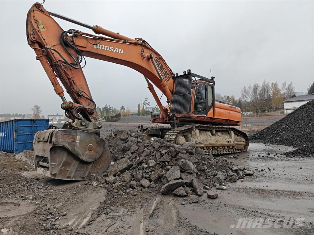 Doosan DX520LC Pásová rýpadla