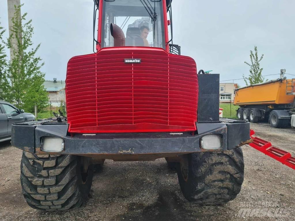 Komatsu 895 Vyvážecí traktory