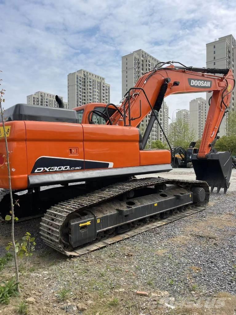 Doosan DX 300 LC Pásová rýpadla