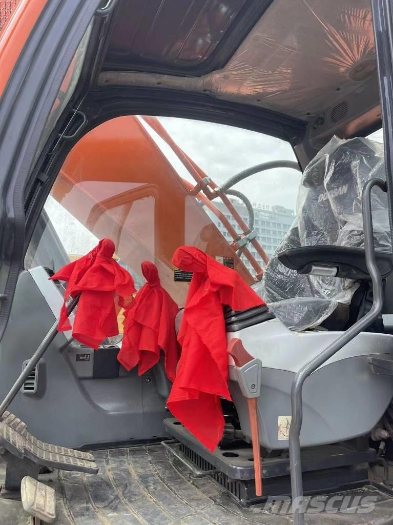 Doosan DX 300 LC Pásová rýpadla
