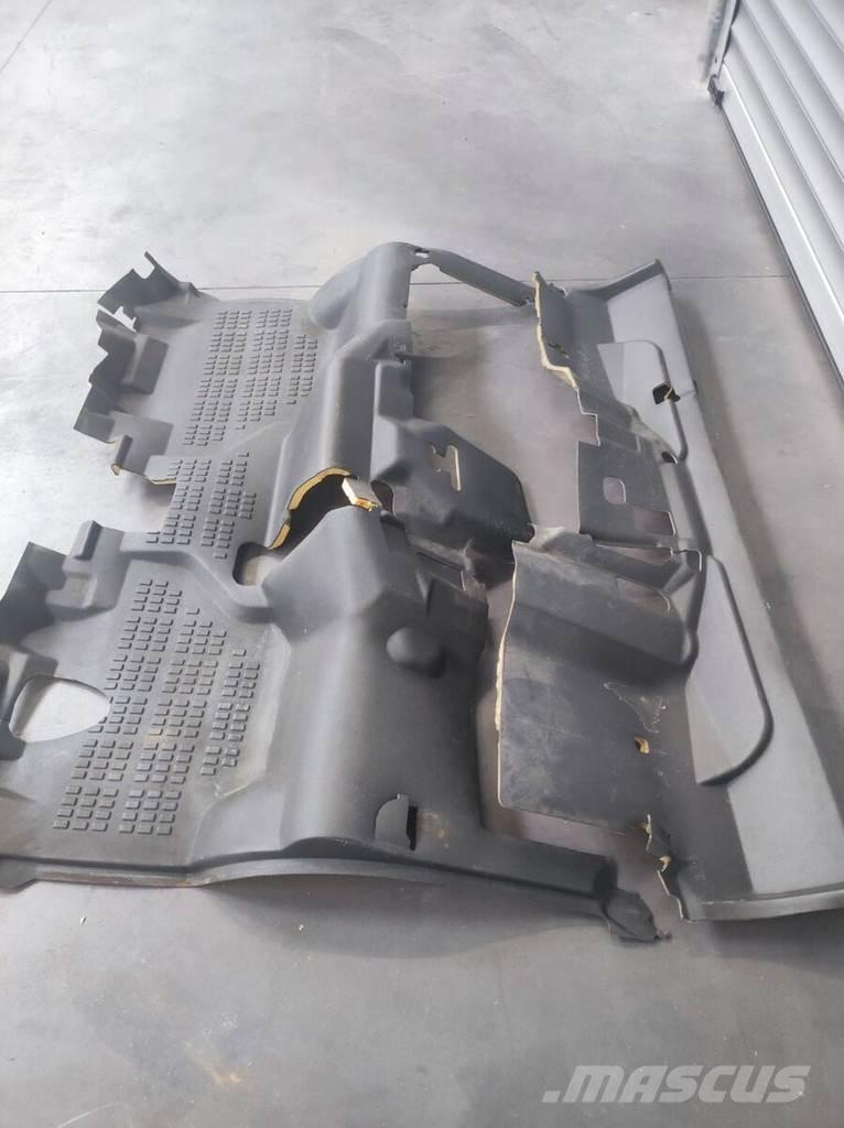 Nissan Floor Mat Kabiny a interiér