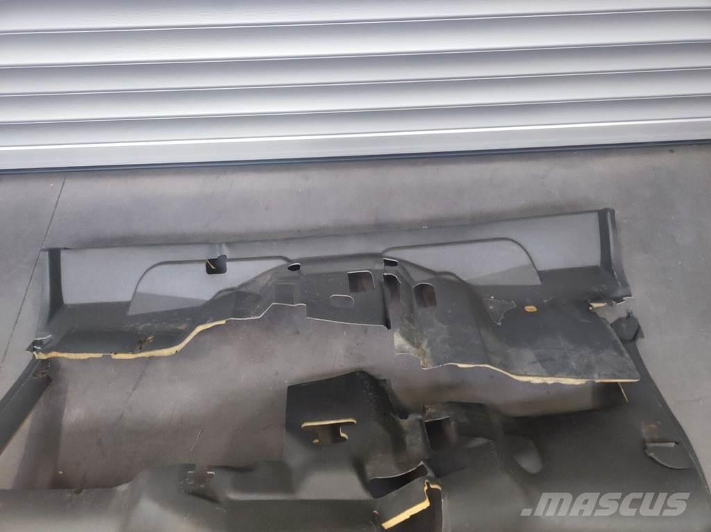 Nissan Floor Mat Kabiny a interiér