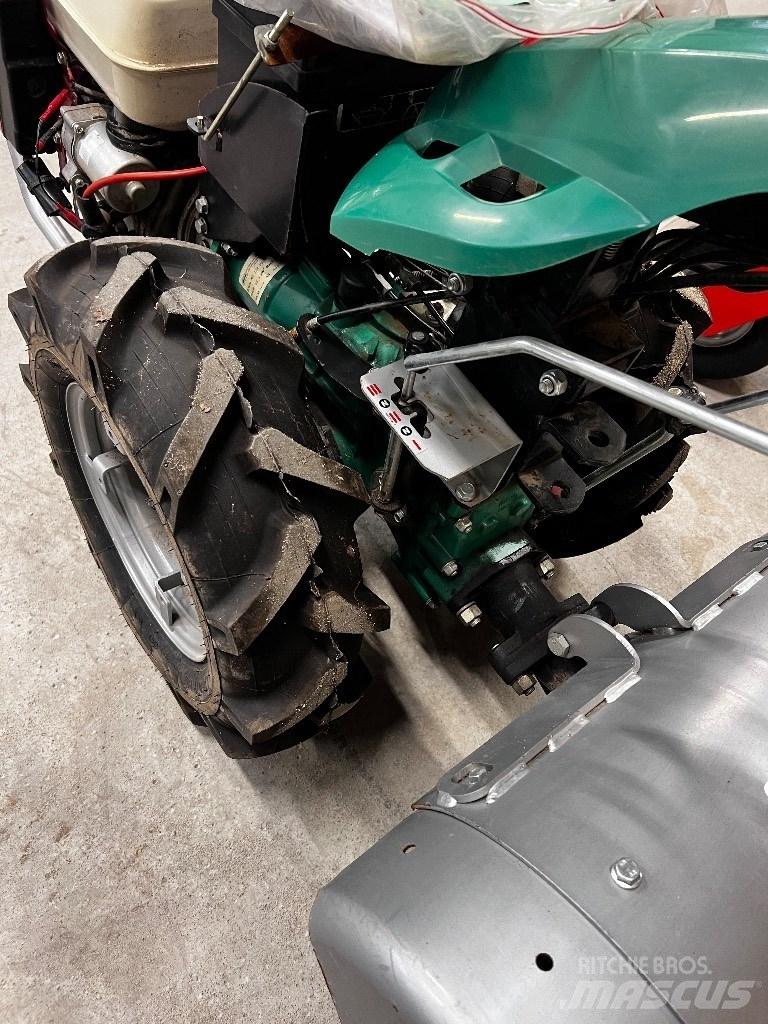 Ferrari 338 Kompaktní traktory