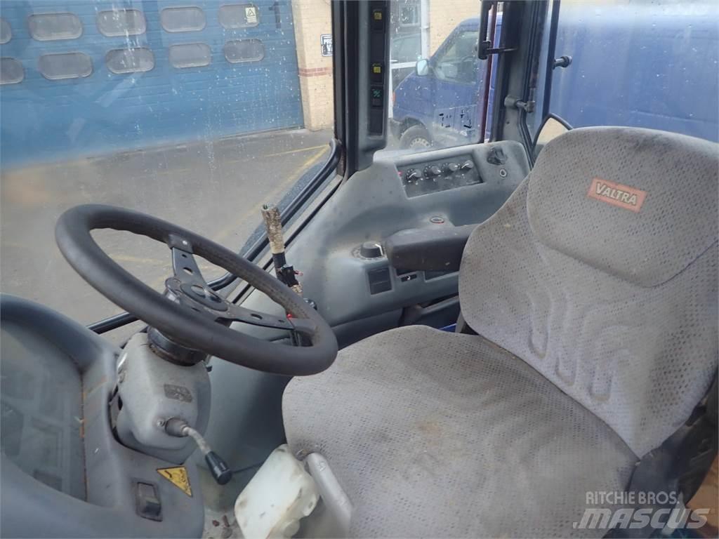 Valtra 900 Traktory