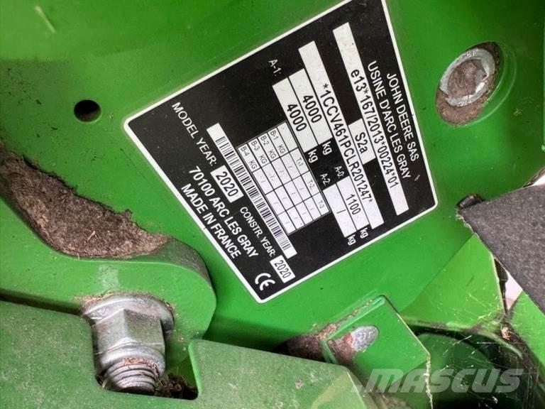 John Deere V461R Lis na válcové balíky