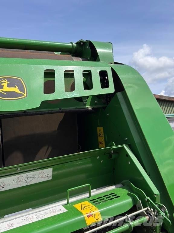 John Deere V461R Lis na válcové balíky