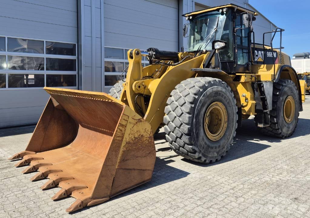 CAT 966M Kolové nakladače