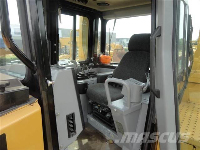 CAT D 8 R Pásové dozery
