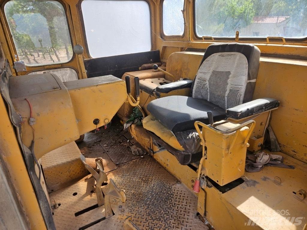 CAT D 9 G Pásové dozery