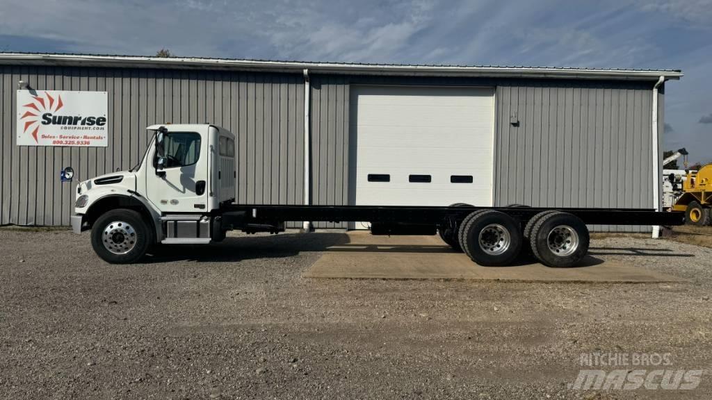 Freightliner M2 Nákladní vozidlo bez nástavby