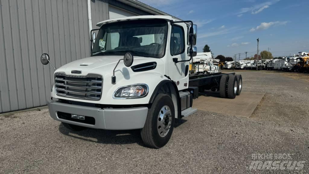 Freightliner M2 Nákladní vozidlo bez nástavby