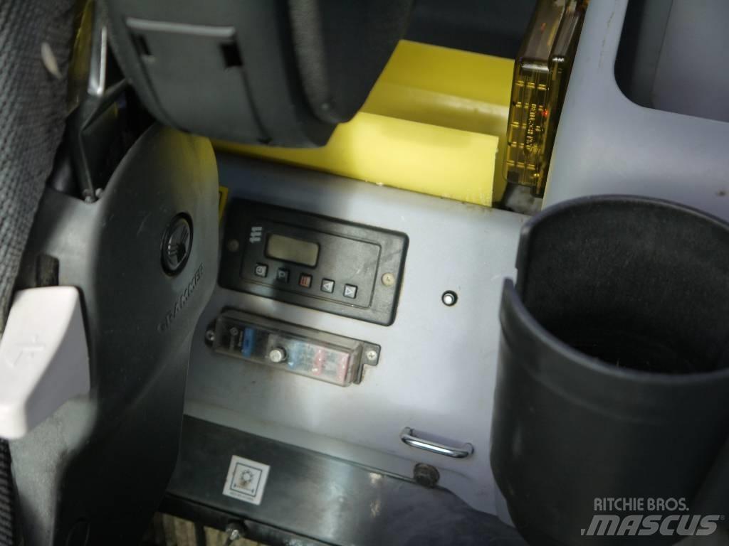 Komatsu PW 160-7E0 Kolová rýpadla