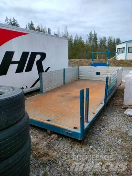  erittäin hyvä Odnímatelné