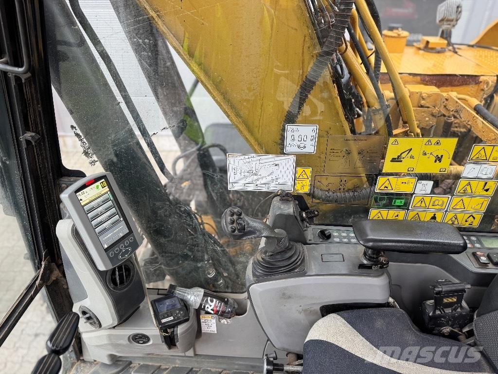 CAT 318 E L Pásová rýpadla