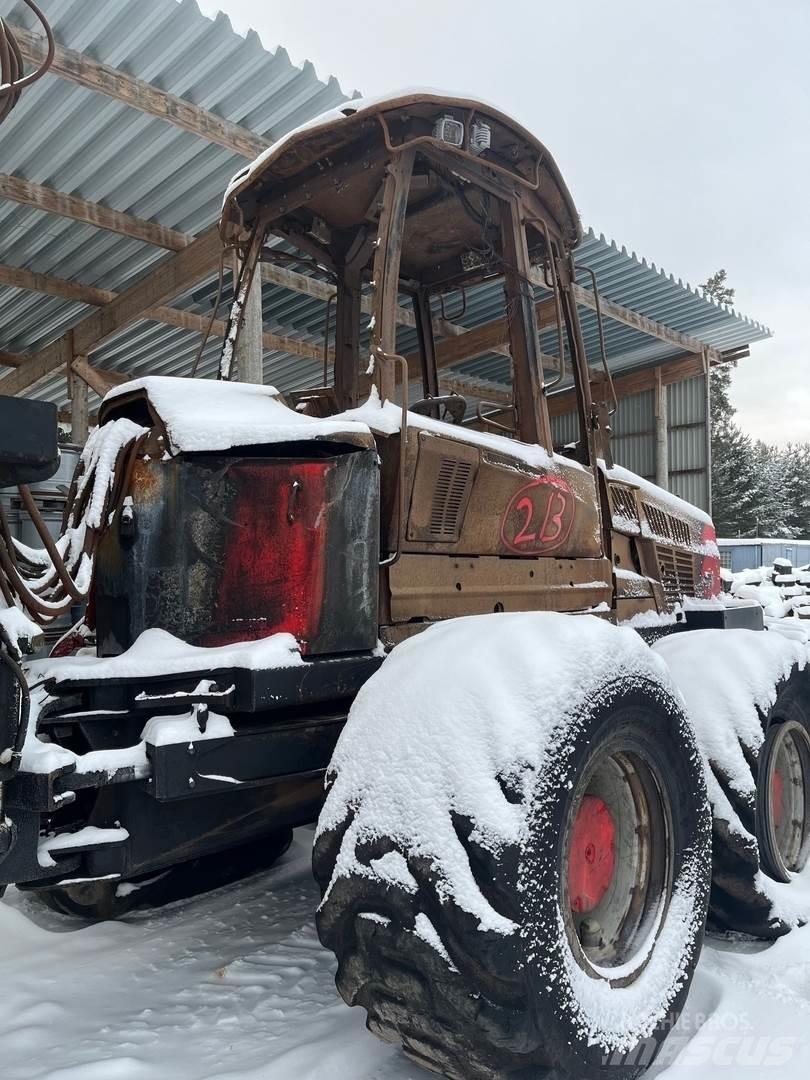 Komatsu 895 Vyvážecí traktory