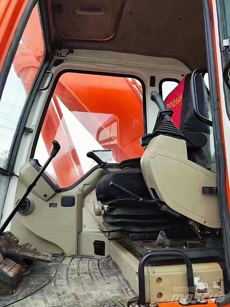 Doosan 300 Pásová rýpadla