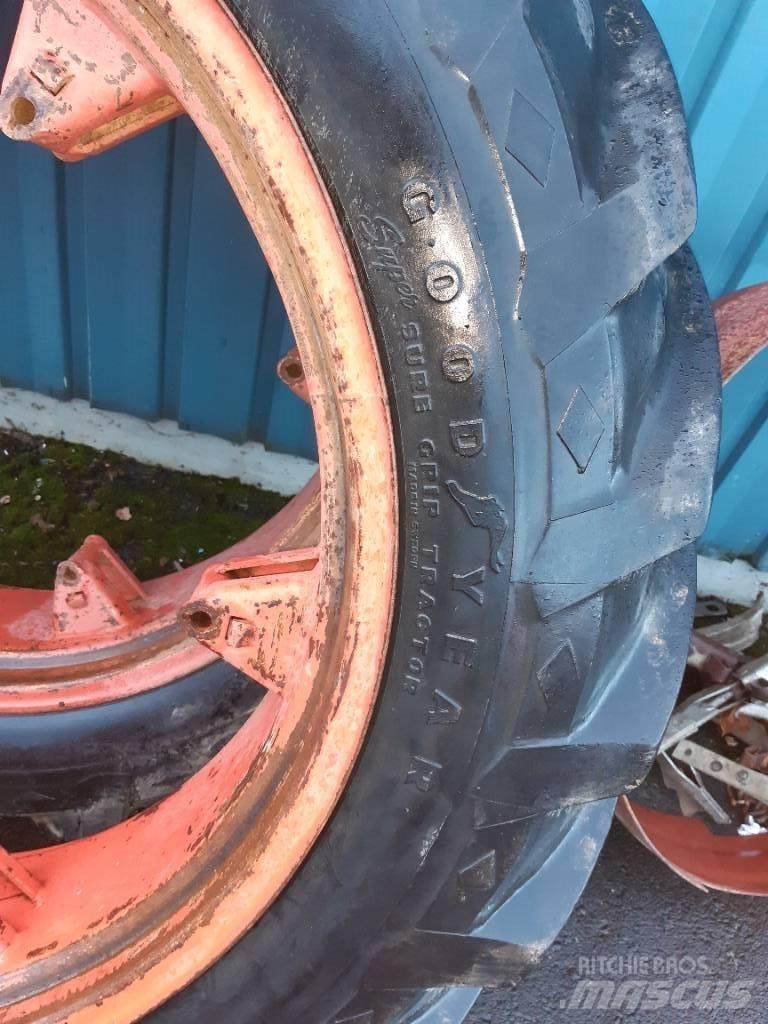Goodyear 12.4-36 Pneumatiky, kola a ráfky