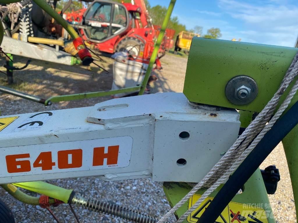 CLAAS VOLTO 640 H Obraceče a shrabovače sena