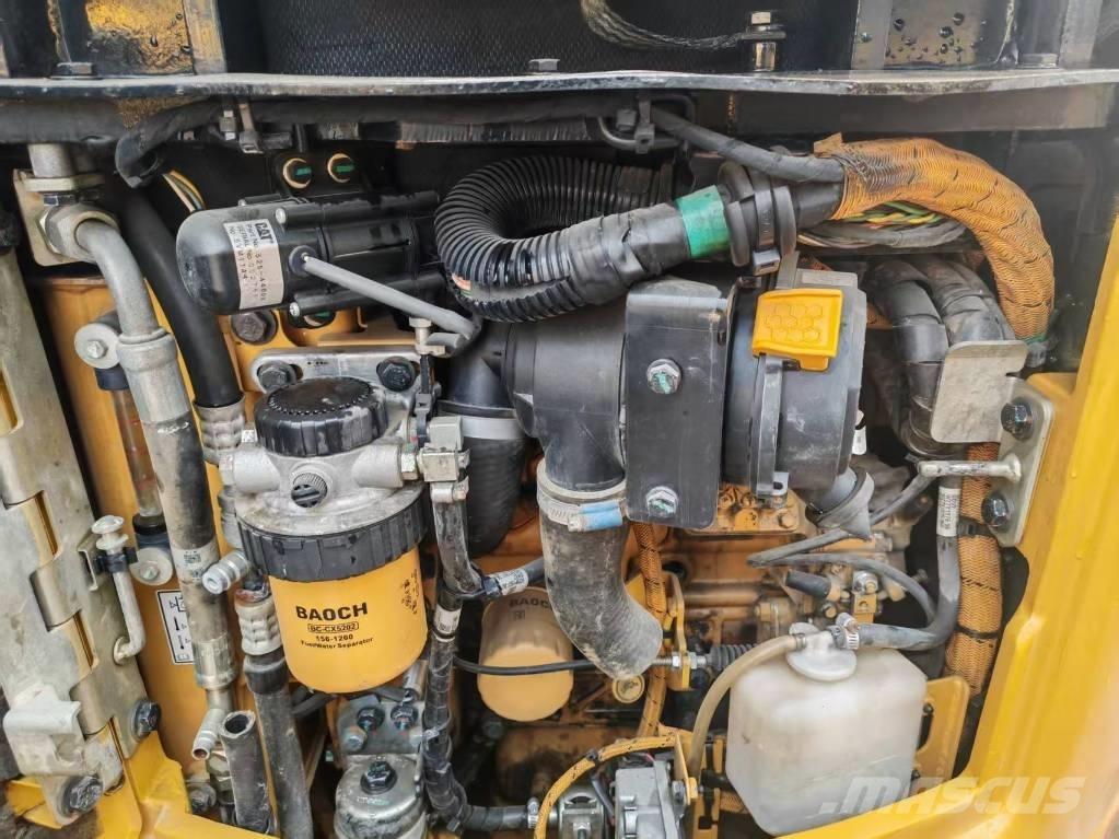 CAT 302 CR Mini rýpadla < 7t
