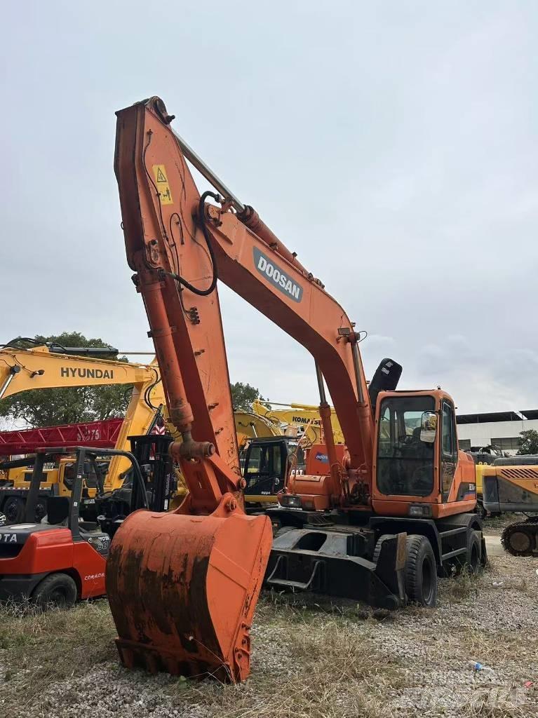 Doosan DH 210 W Kolová rýpadla