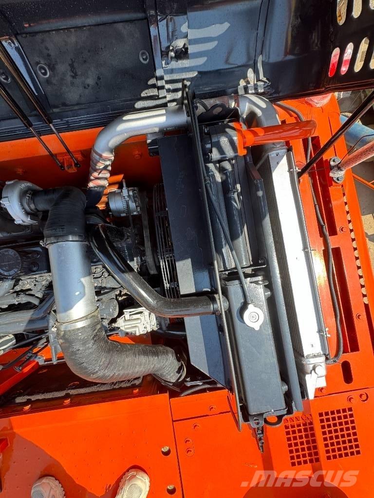 Doosan DX 300 LC-9S Pásová rýpadla
