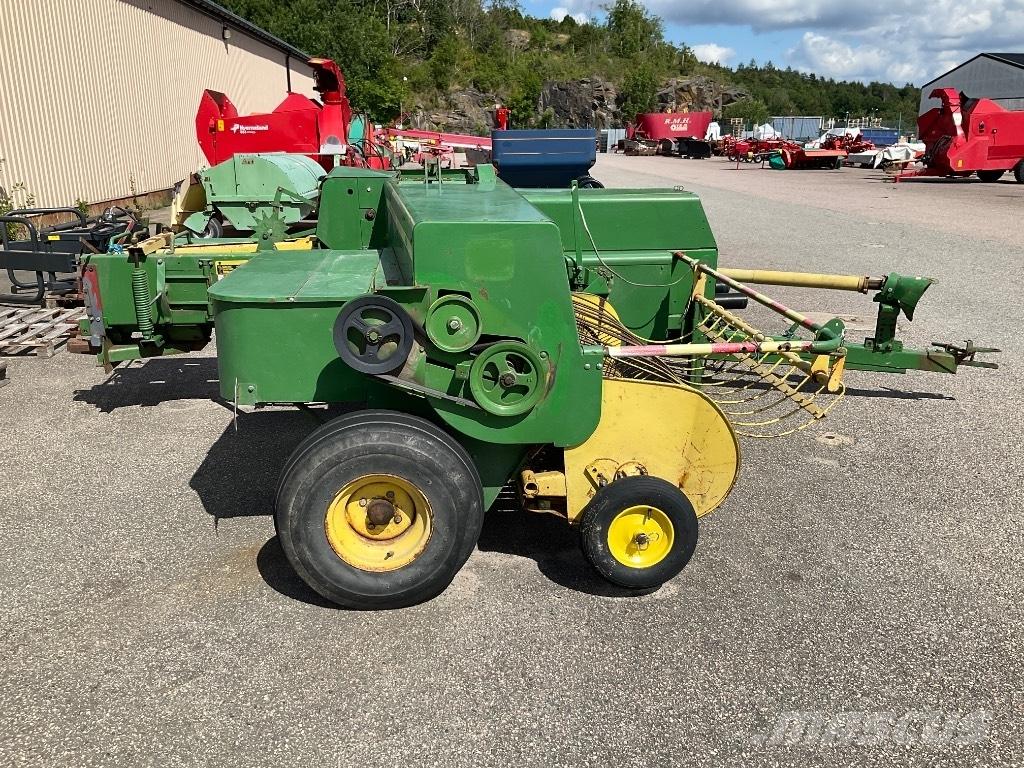 John Deere 440 Lis na hranaté balíky