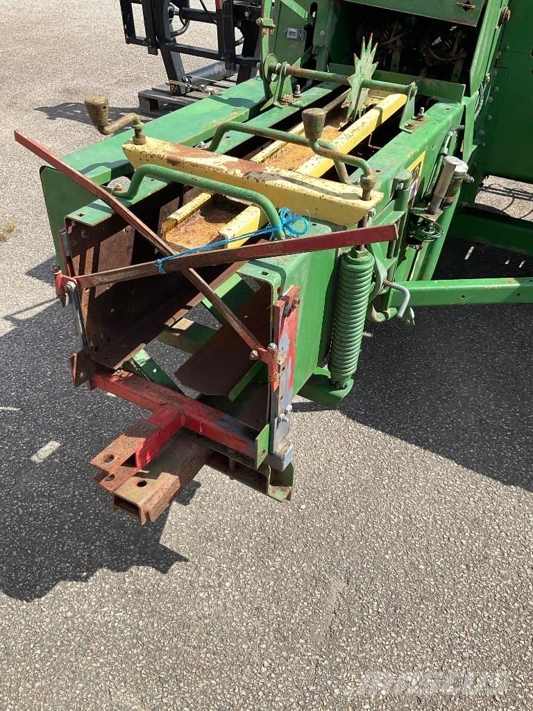 John Deere 440 Lis na hranaté balíky