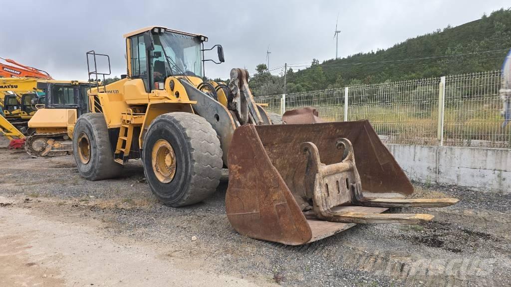 Volvo L 220 F Kolové nakladače