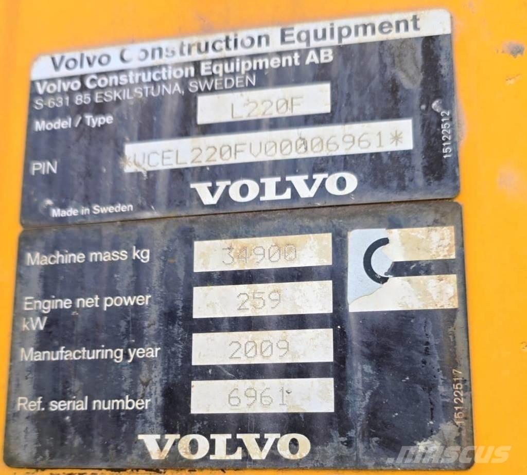 Volvo L 220 F Kolové nakladače