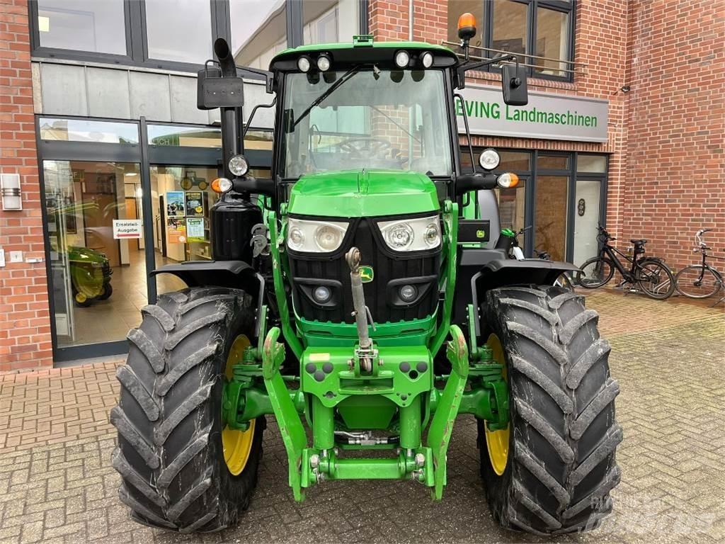 John Deere 6110 M Traktory