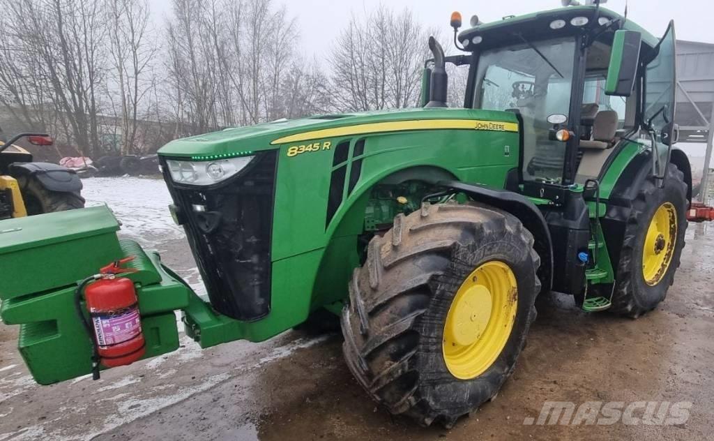 John Deere 8345R Traktory