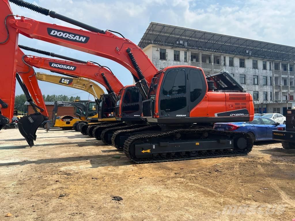Doosan DX 225 LC Pásová rýpadla