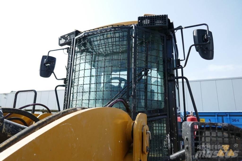 CAT Cab guards Kabiny a interiér