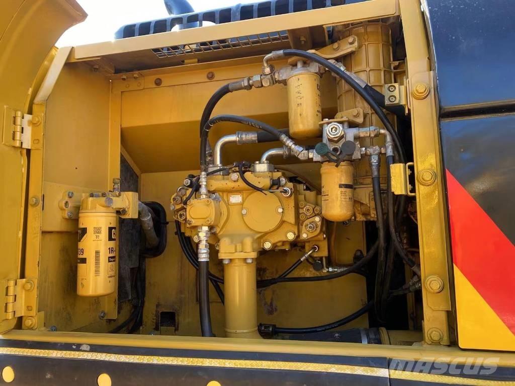 CAT 325 D Pásová rýpadla