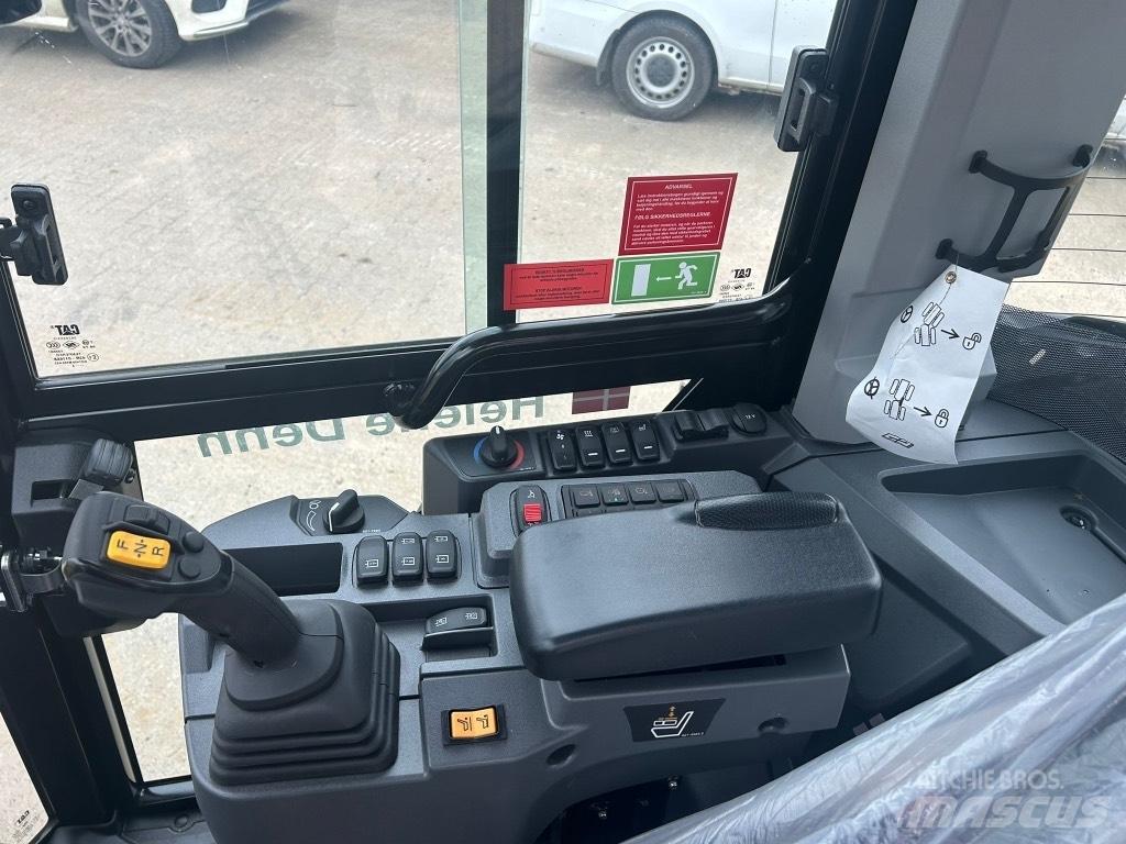 CAT 906 Kolové nakladače