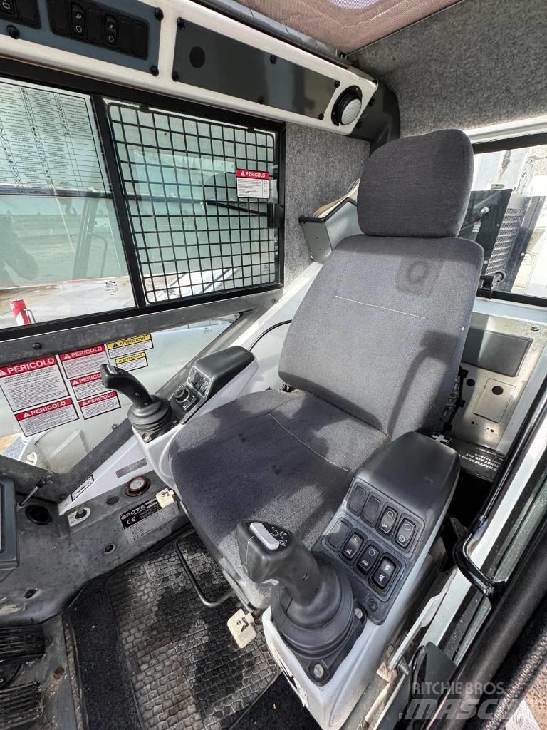 Grove RT 550 E Univerzální terénní jeřáby